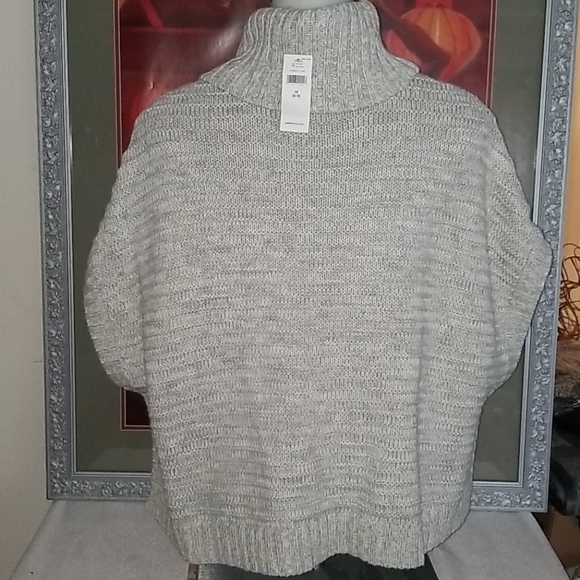 Girls poncho. - Picture 3 of 4